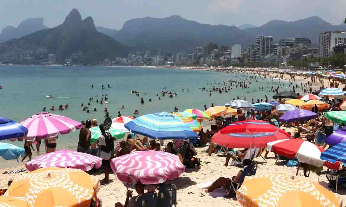 Praias e natureza são as atrações preferidas de turistas brasileiros