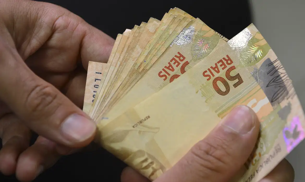 Mais de 48 mil pessoas contratam R$ 340,3 mi em consignado para CLT