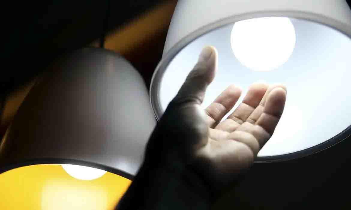 Conta de luz terá bandeira amarela em maio, decide Aneel