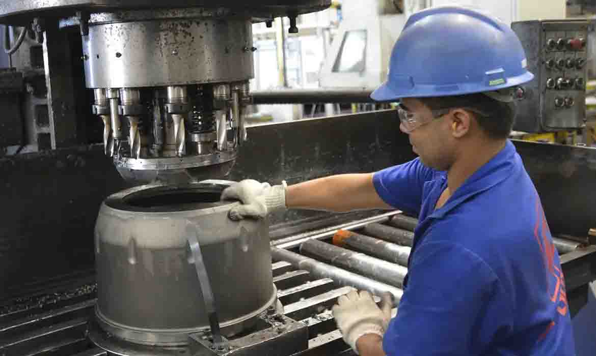 Vendas de máquinas e equipamentos sobem 17% no primeiro bimestre 